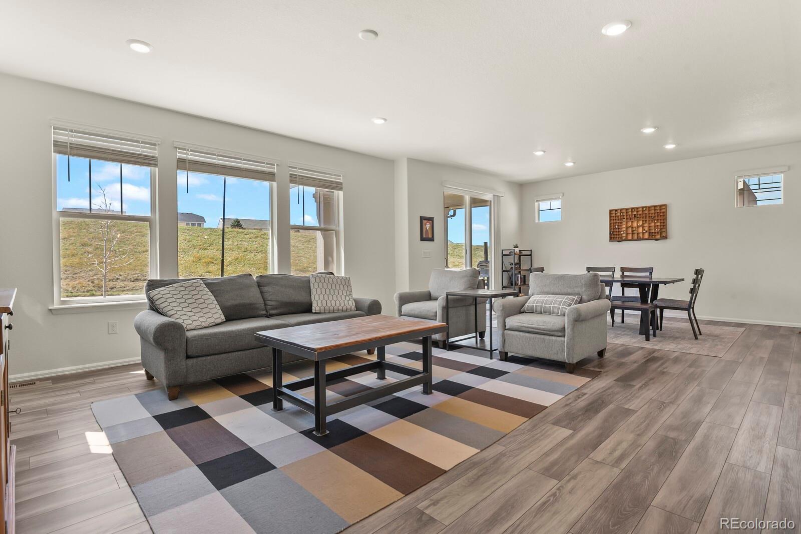3294 Sellman Loop