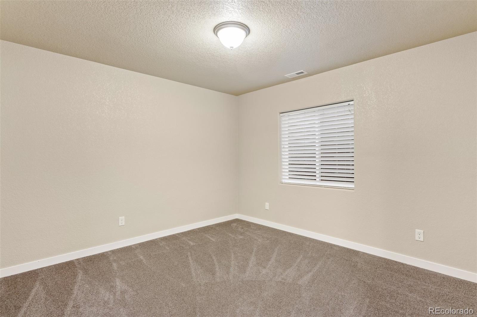 1185 Antrim Loop