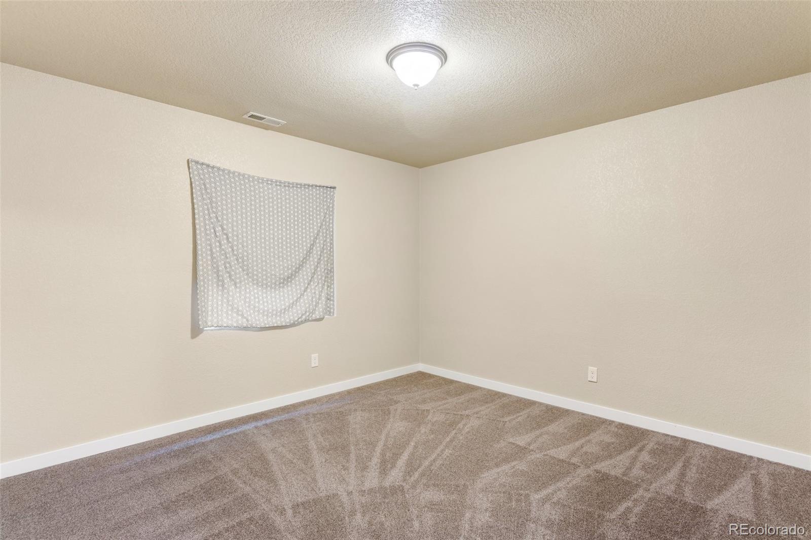 1185 Antrim Loop