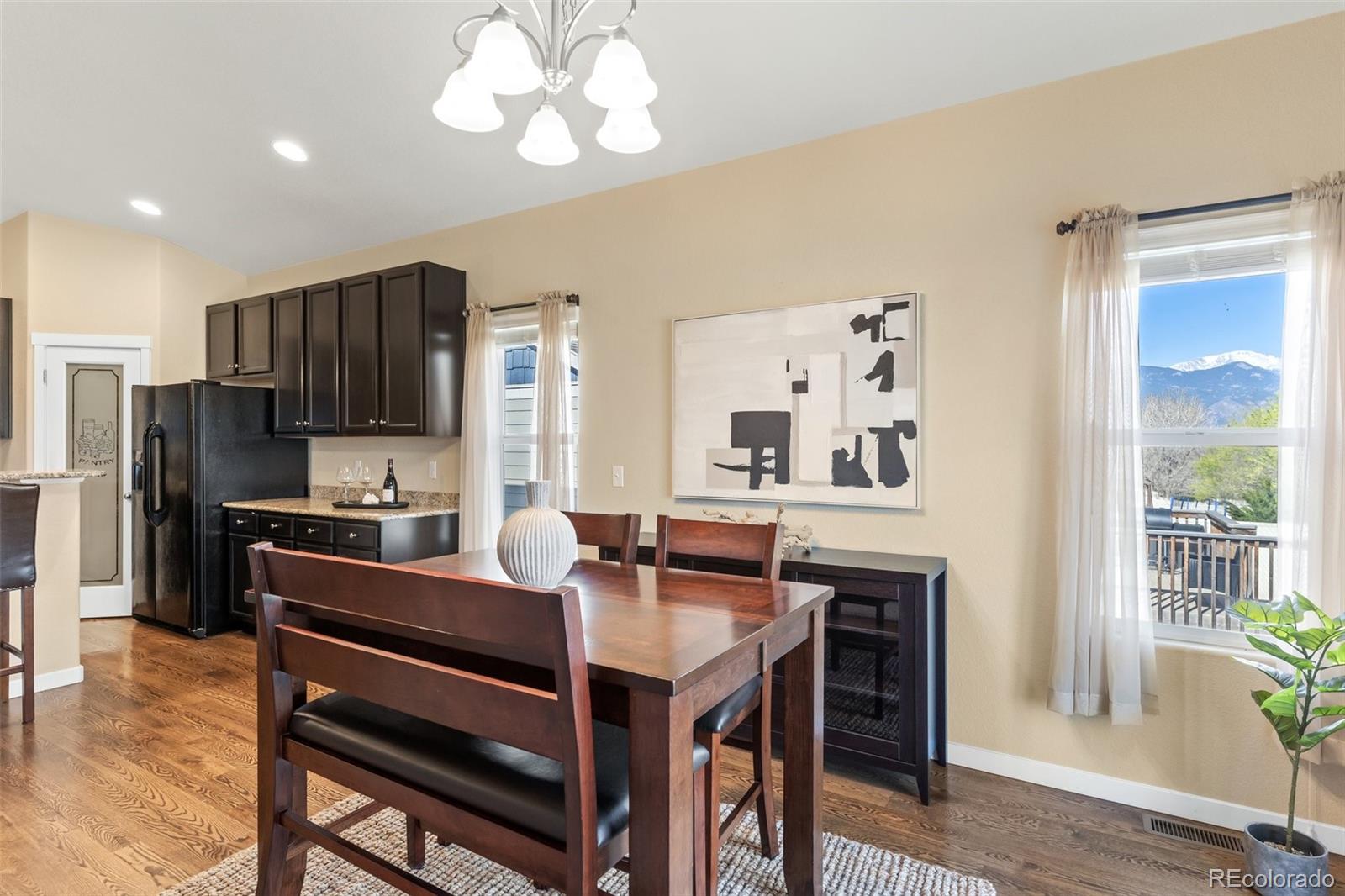 1185 Antrim Loop