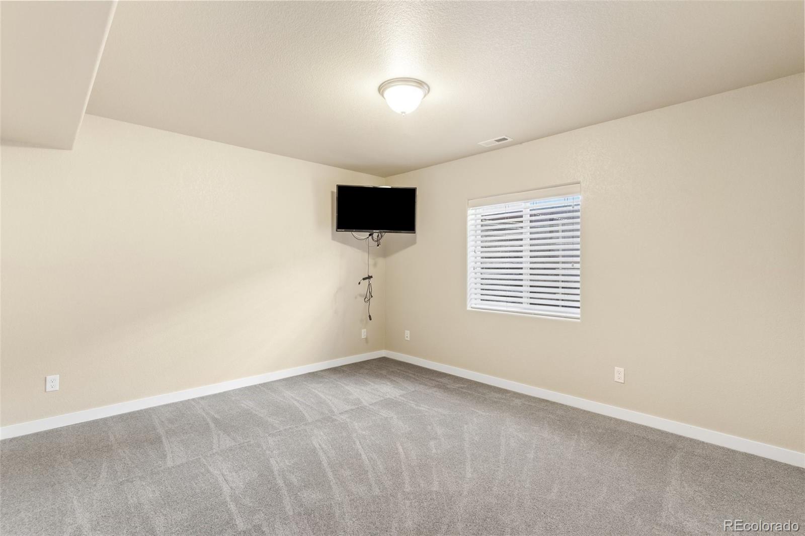 1185 Antrim Loop