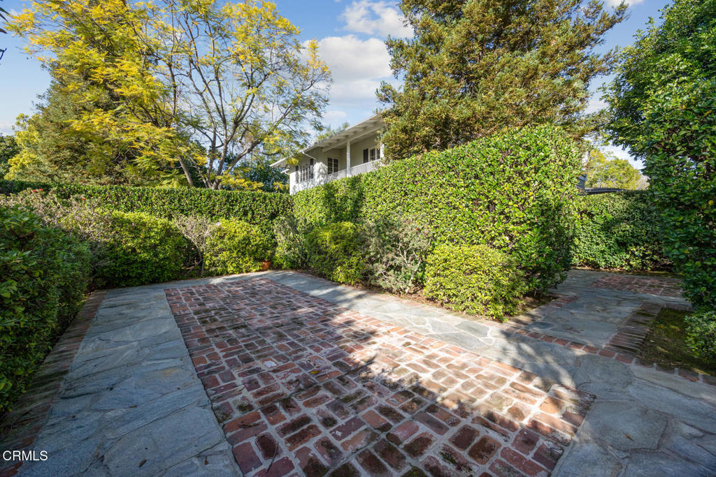 160 S Grand Avenue