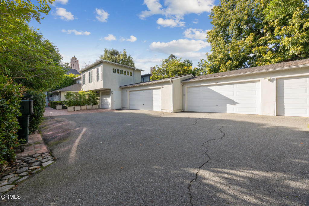 160 S Grand Avenue