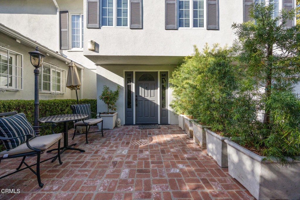 160 S Grand Avenue