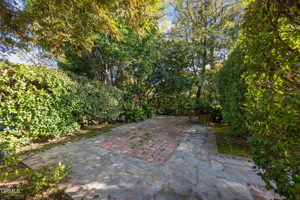 160 S Grand Avenue
