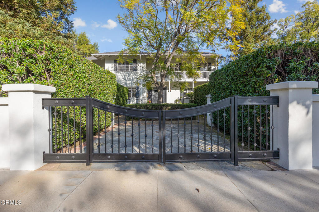 160 S Grand Avenue