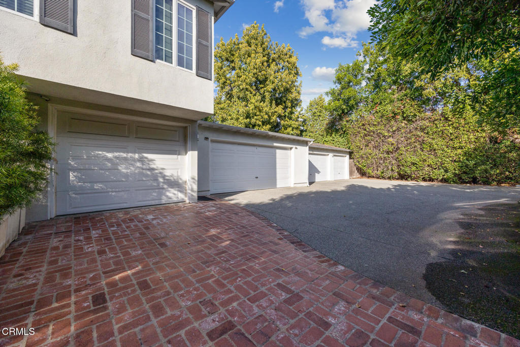 160 S Grand Avenue