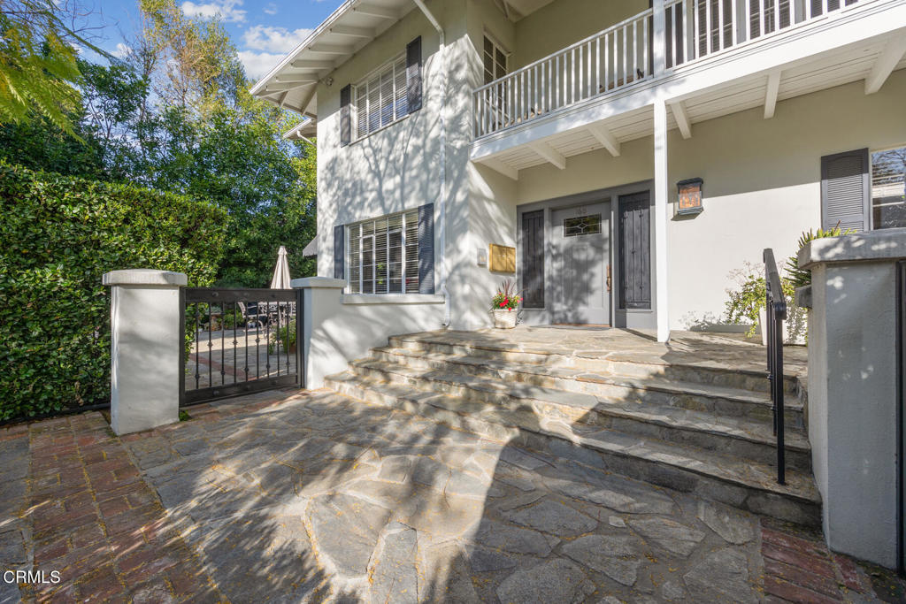 160 S Grand Avenue