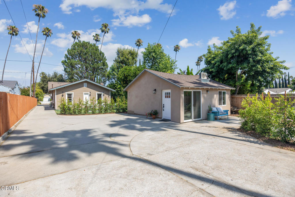 975 N Mentor Avenue