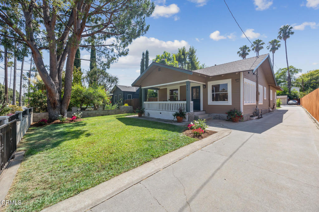975 N Mentor Avenue