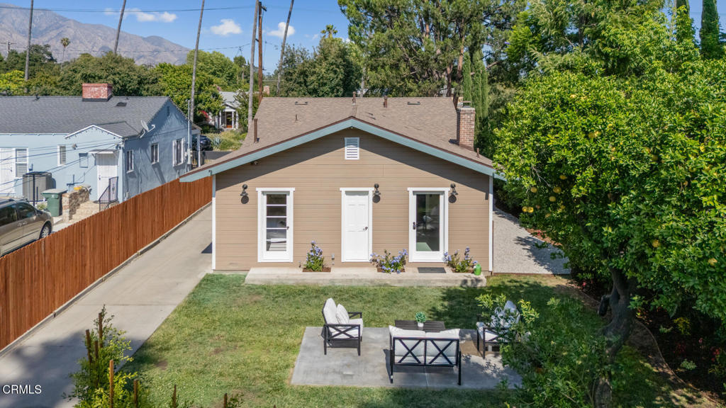 975 N Mentor Avenue
