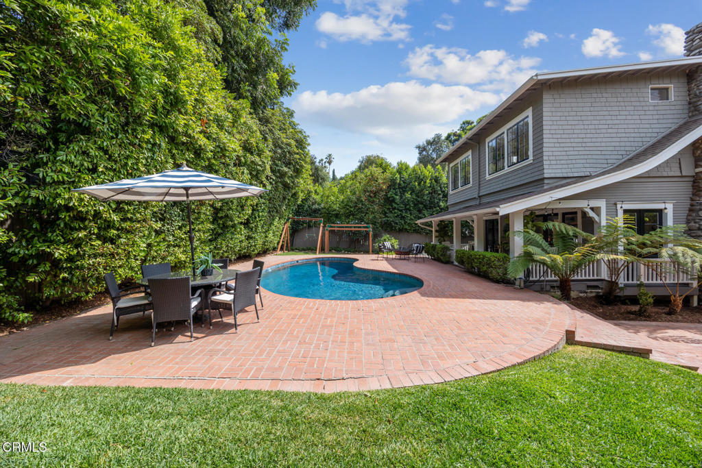 380 California Terrace