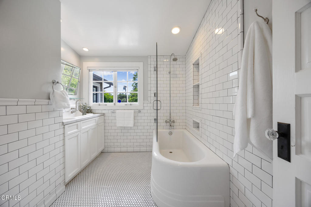 380 California Terrace