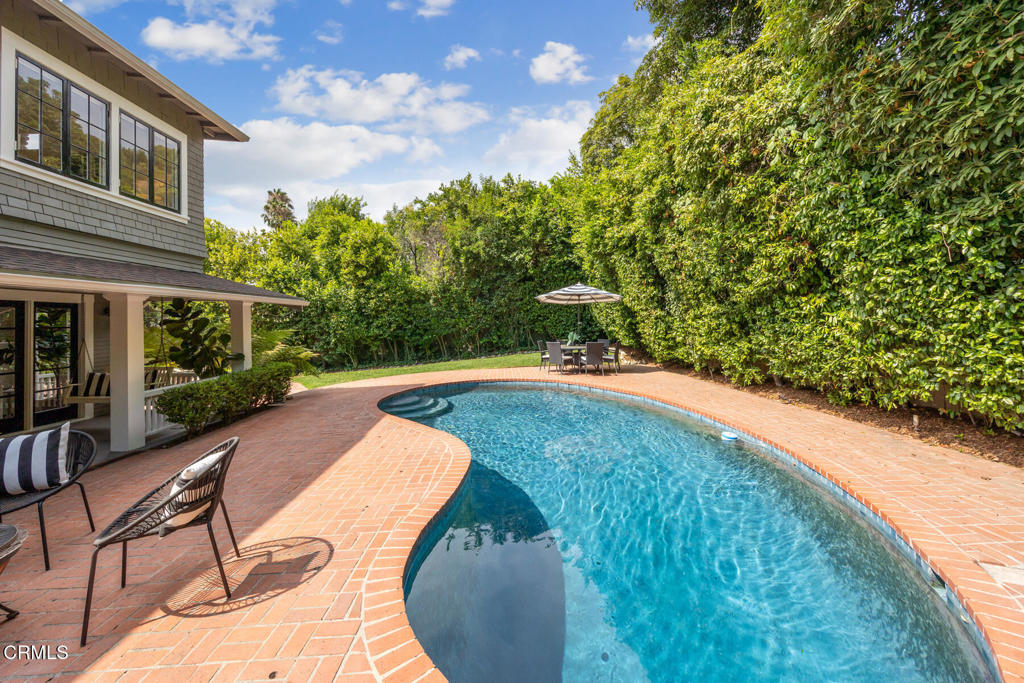 380 California Terrace