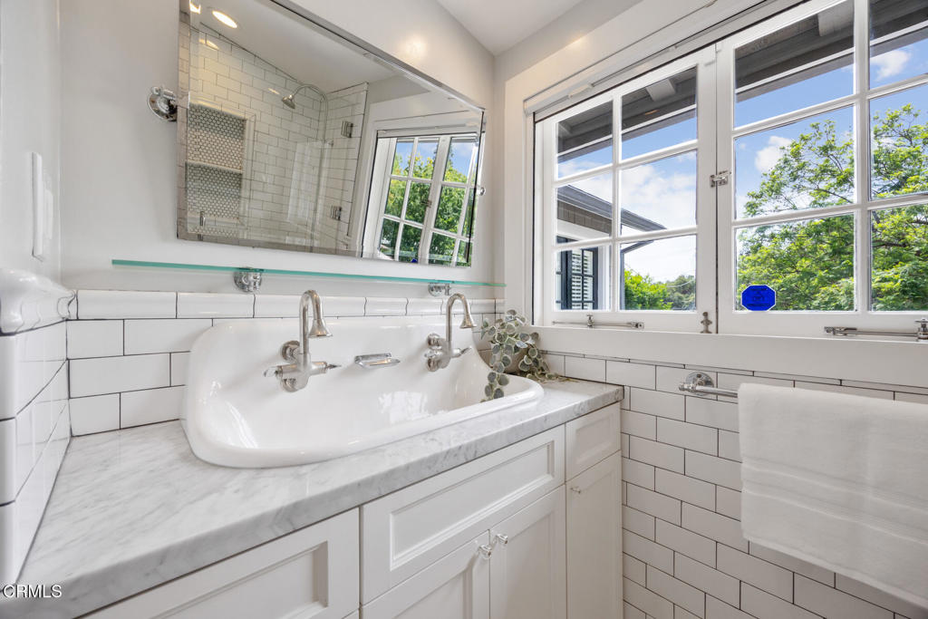 380 California Terrace