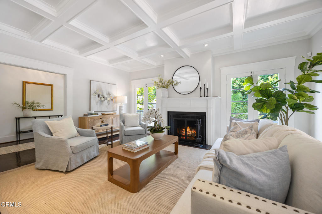380 California Terrace