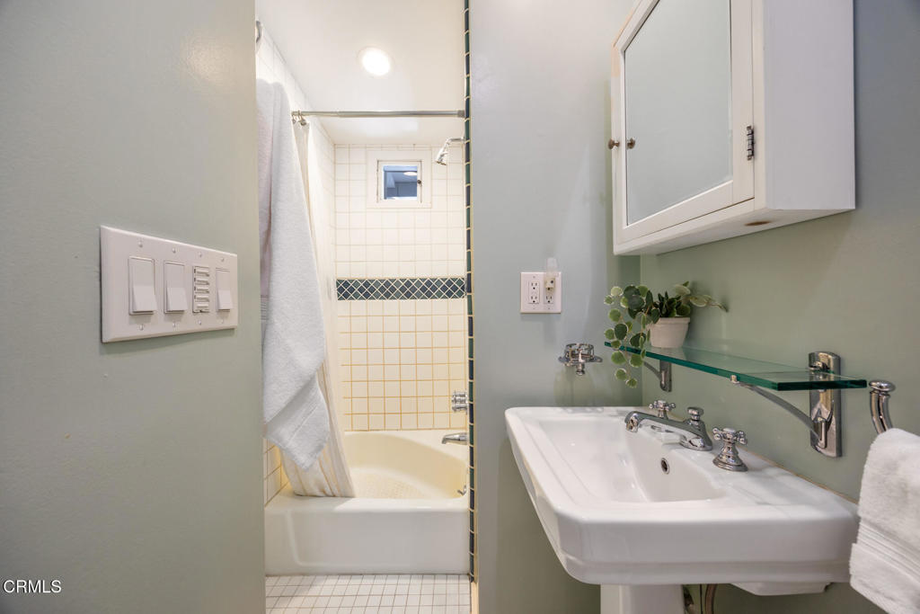 380 California Terrace