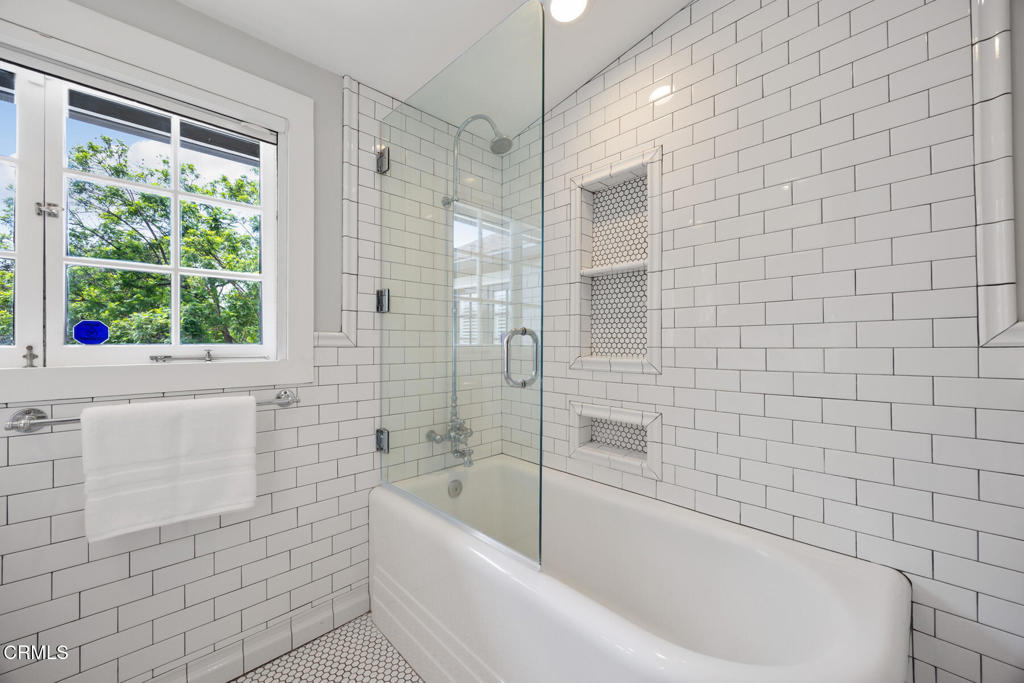 380 California Terrace