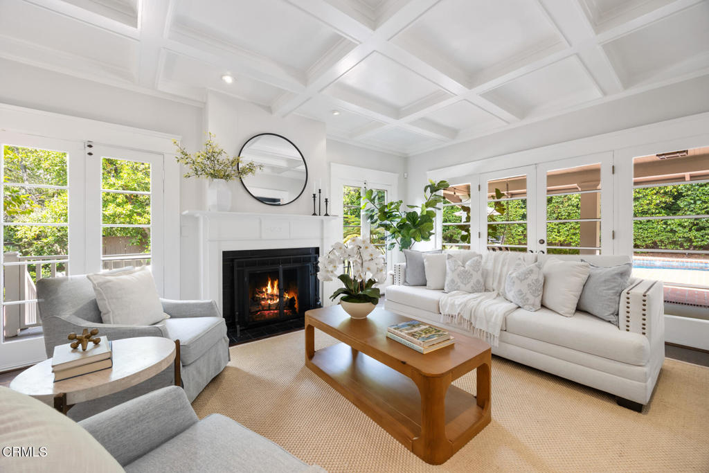 380 California Terrace