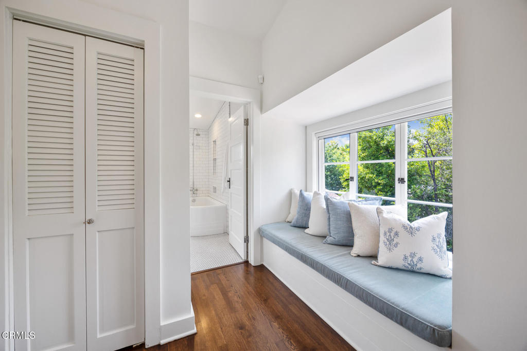 380 California Terrace