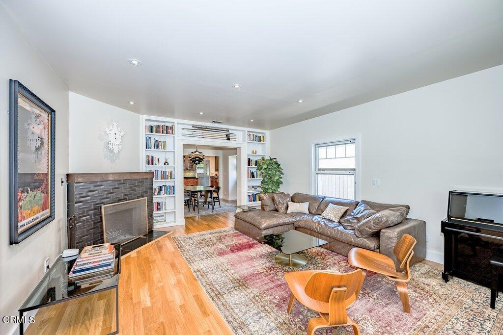 961 N Michigan Avenue