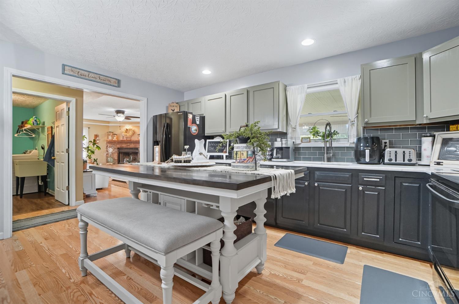 5887 Shaker Road