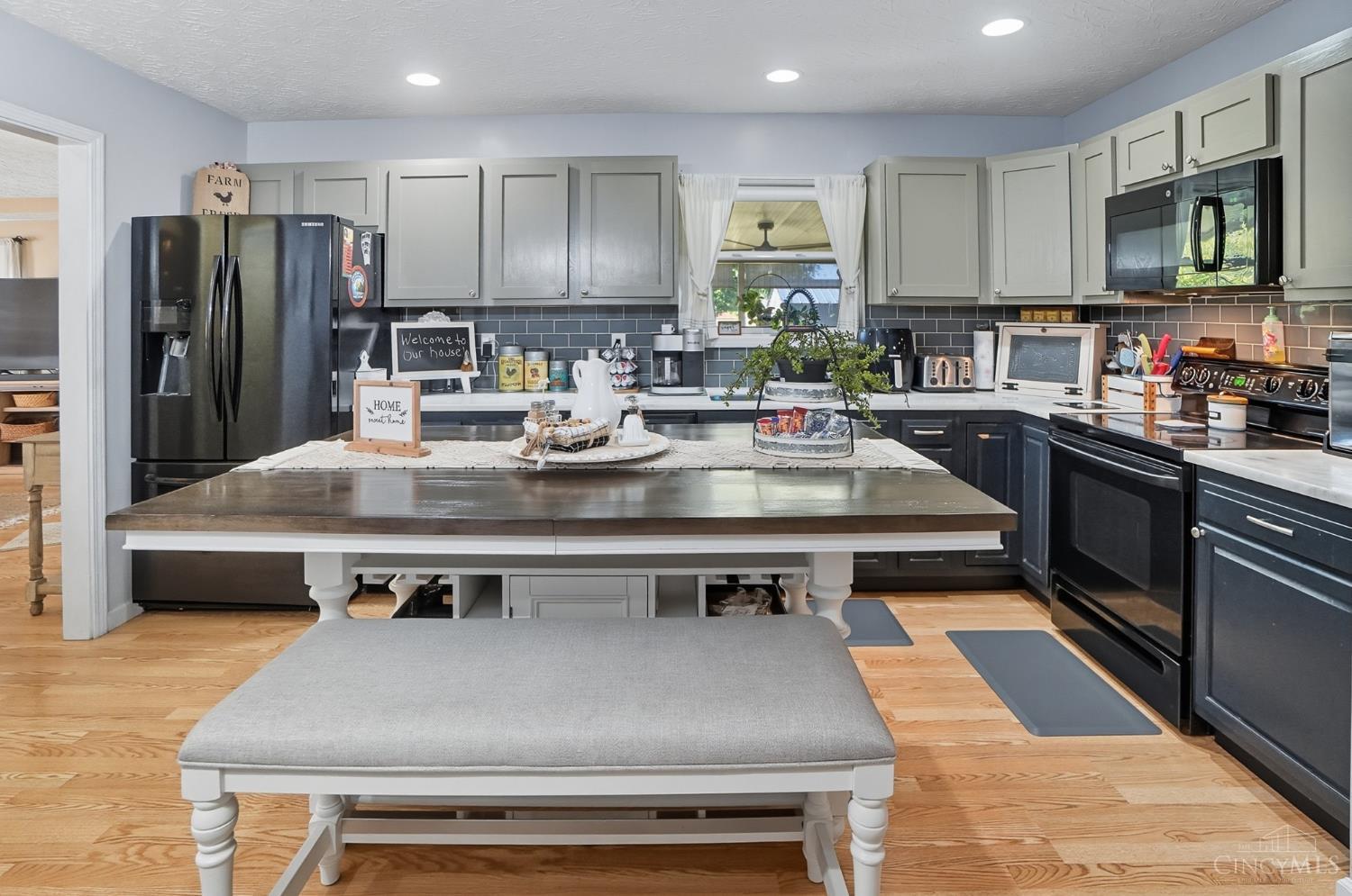 5887 Shaker Road