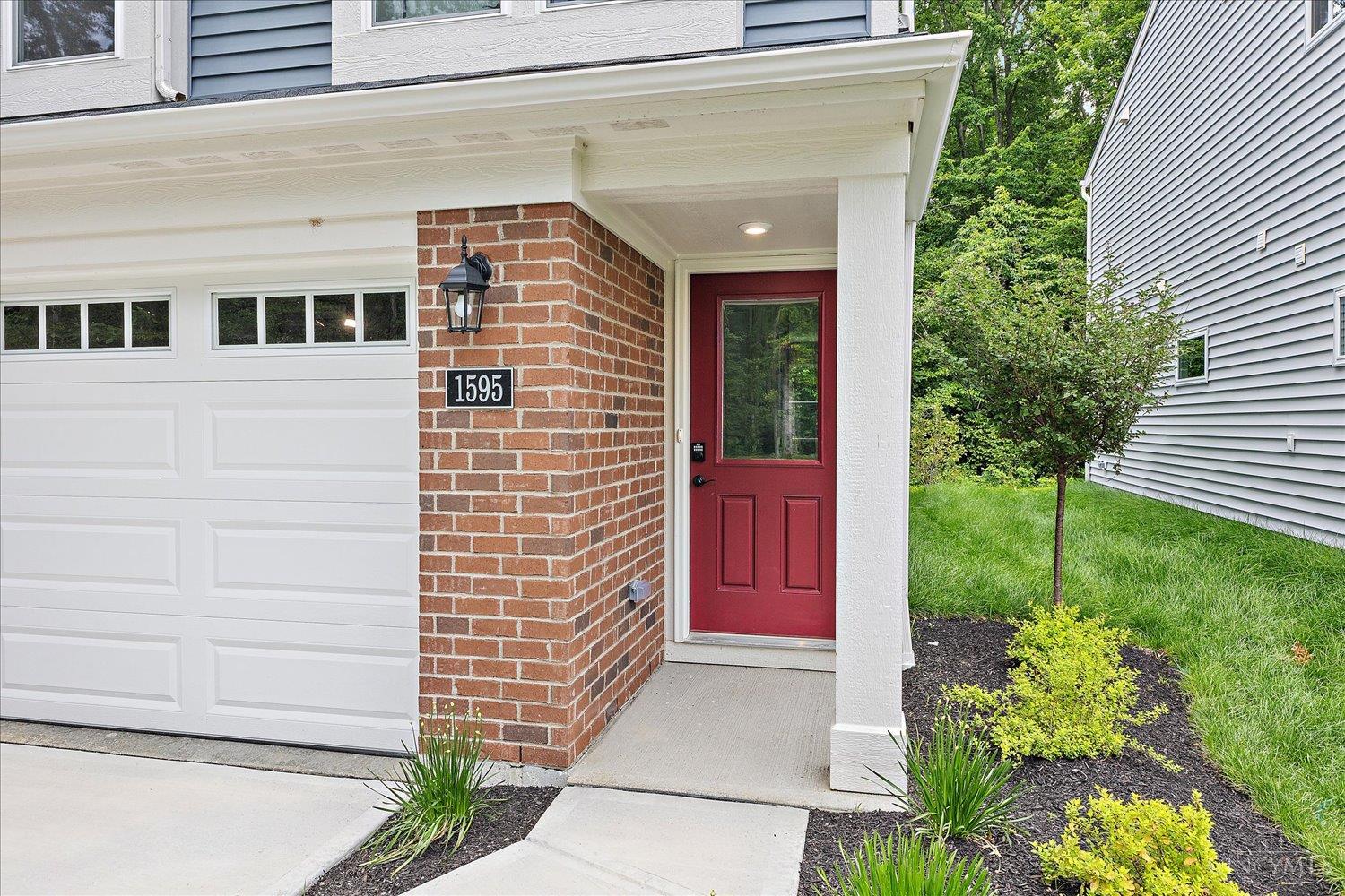 1595 Summerview Lane