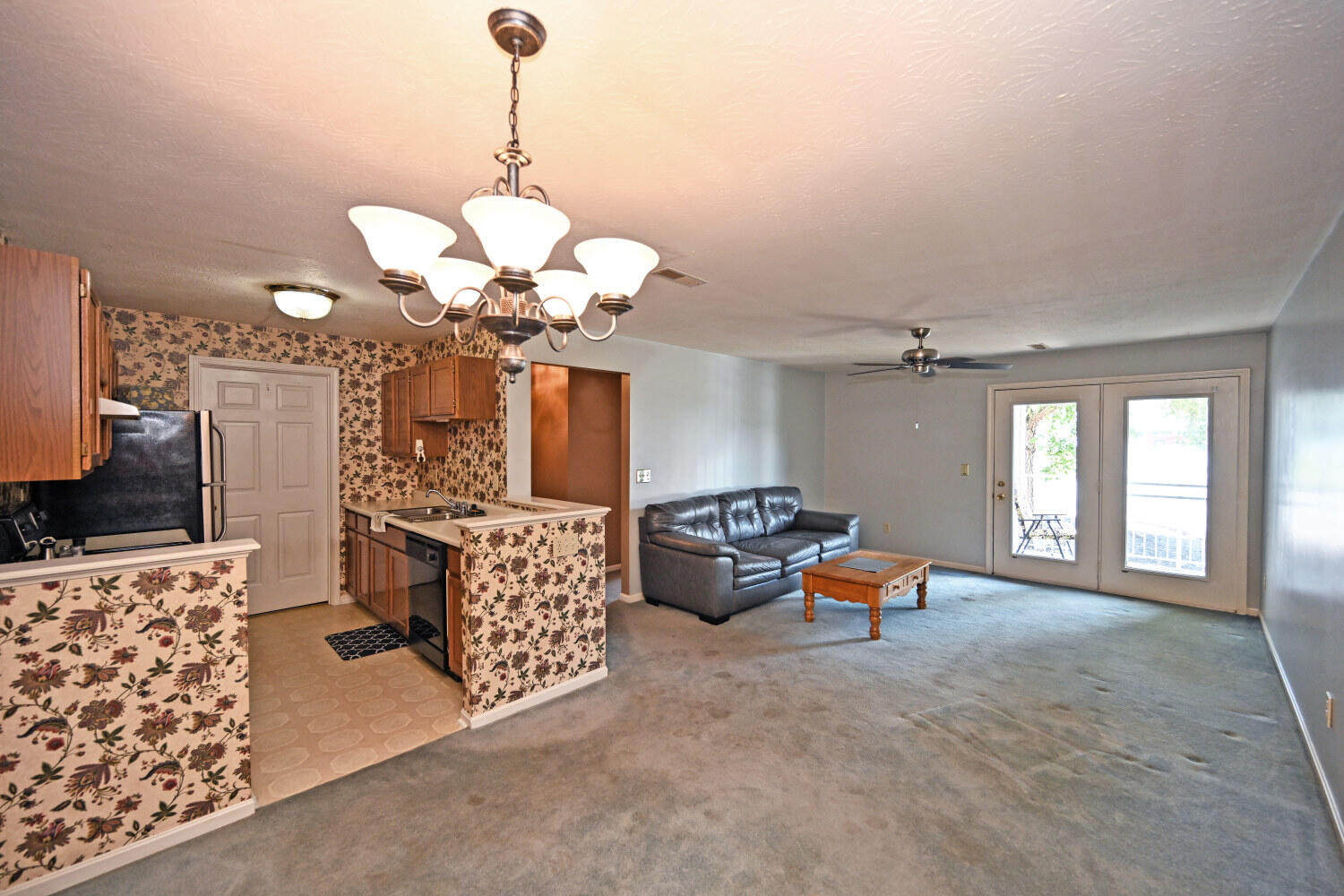 460 Marian Lane, 5