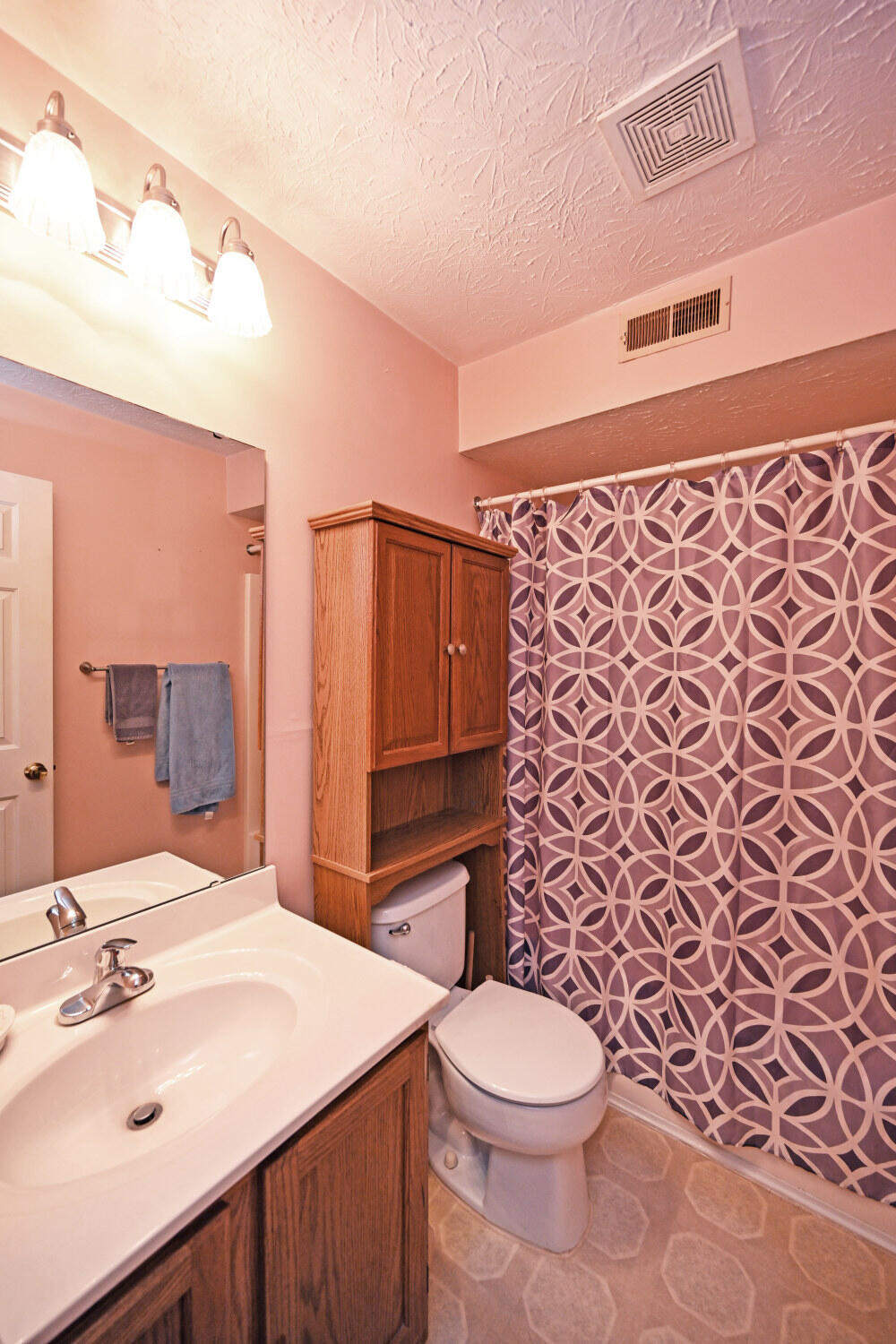 460 Marian Lane, 5