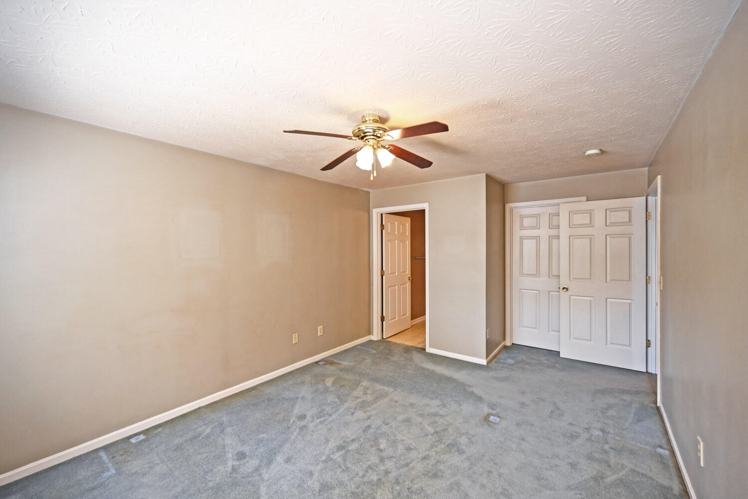 460 Marian Lane, 5