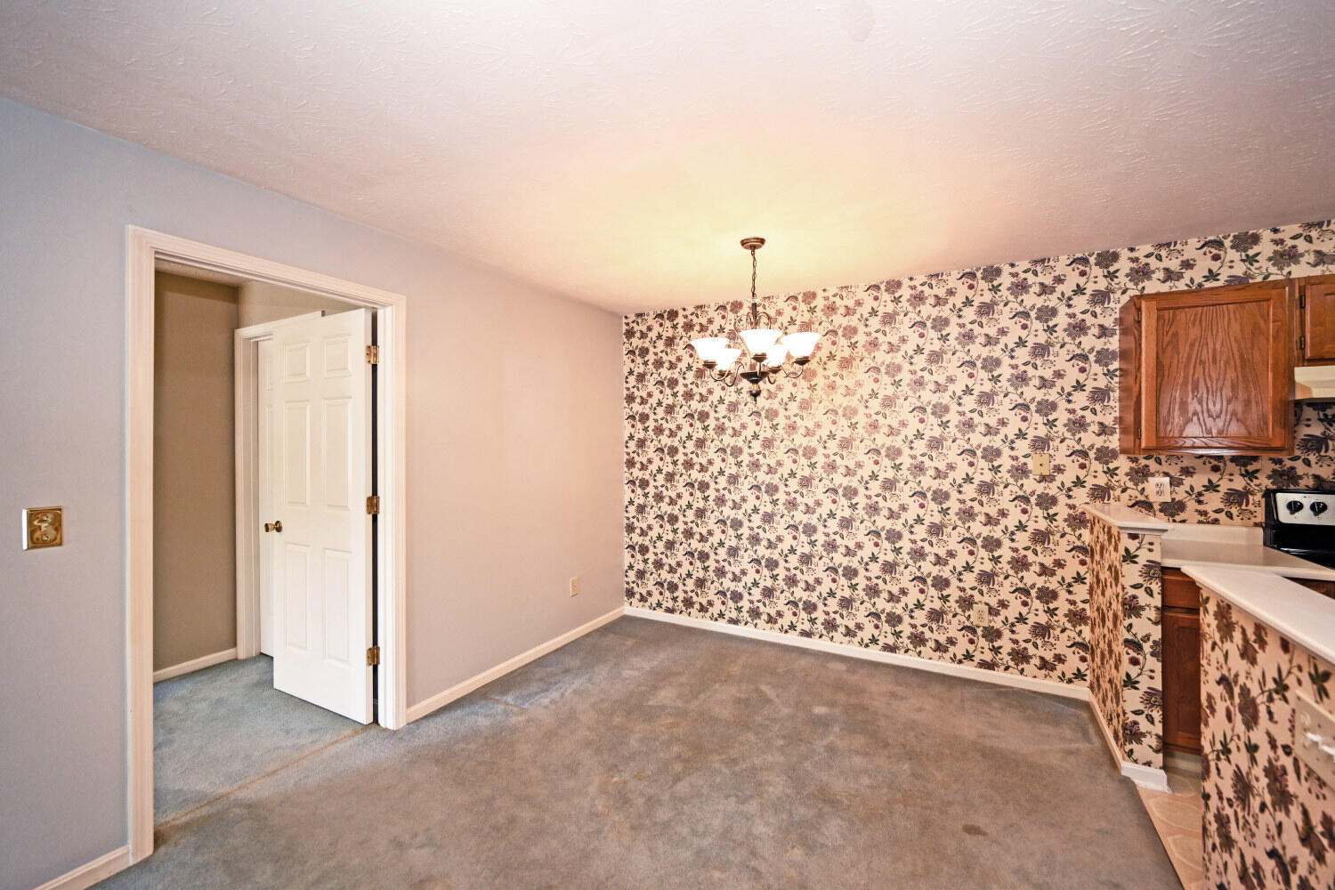 460 Marian Lane, 5