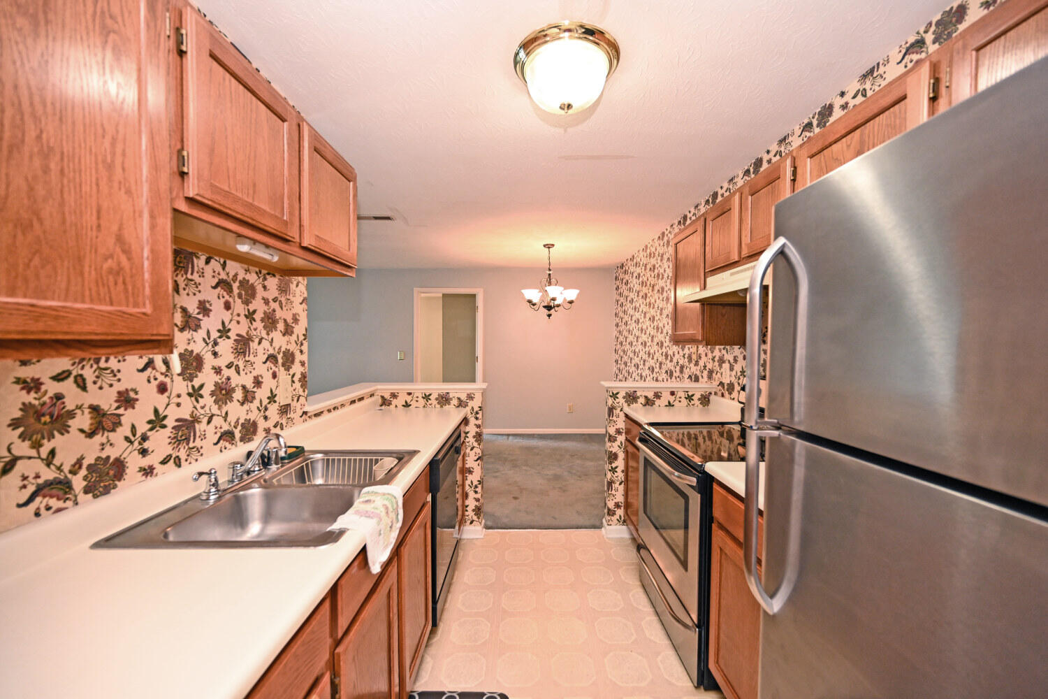460 Marian Lane, 5