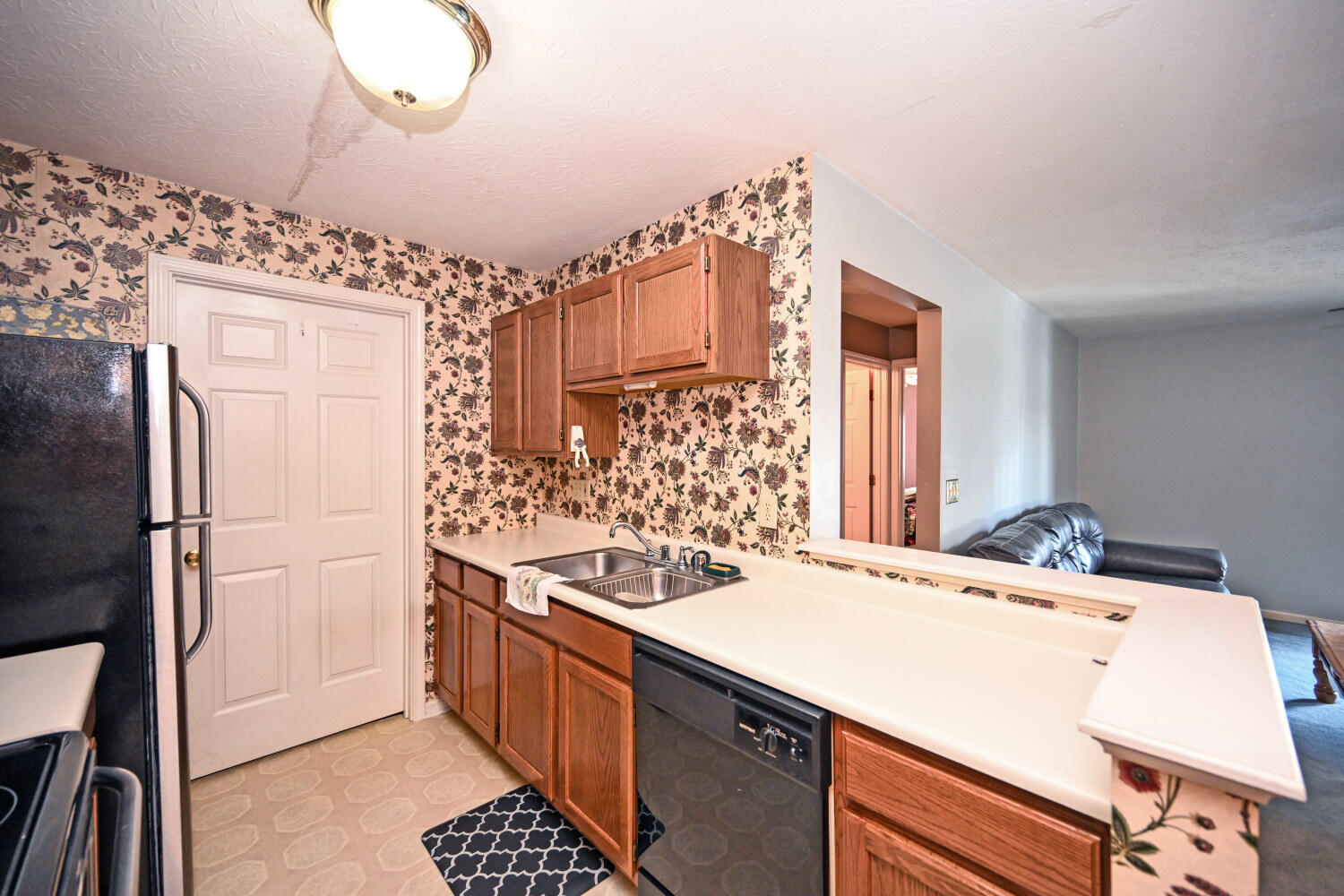 460 Marian Lane, 5