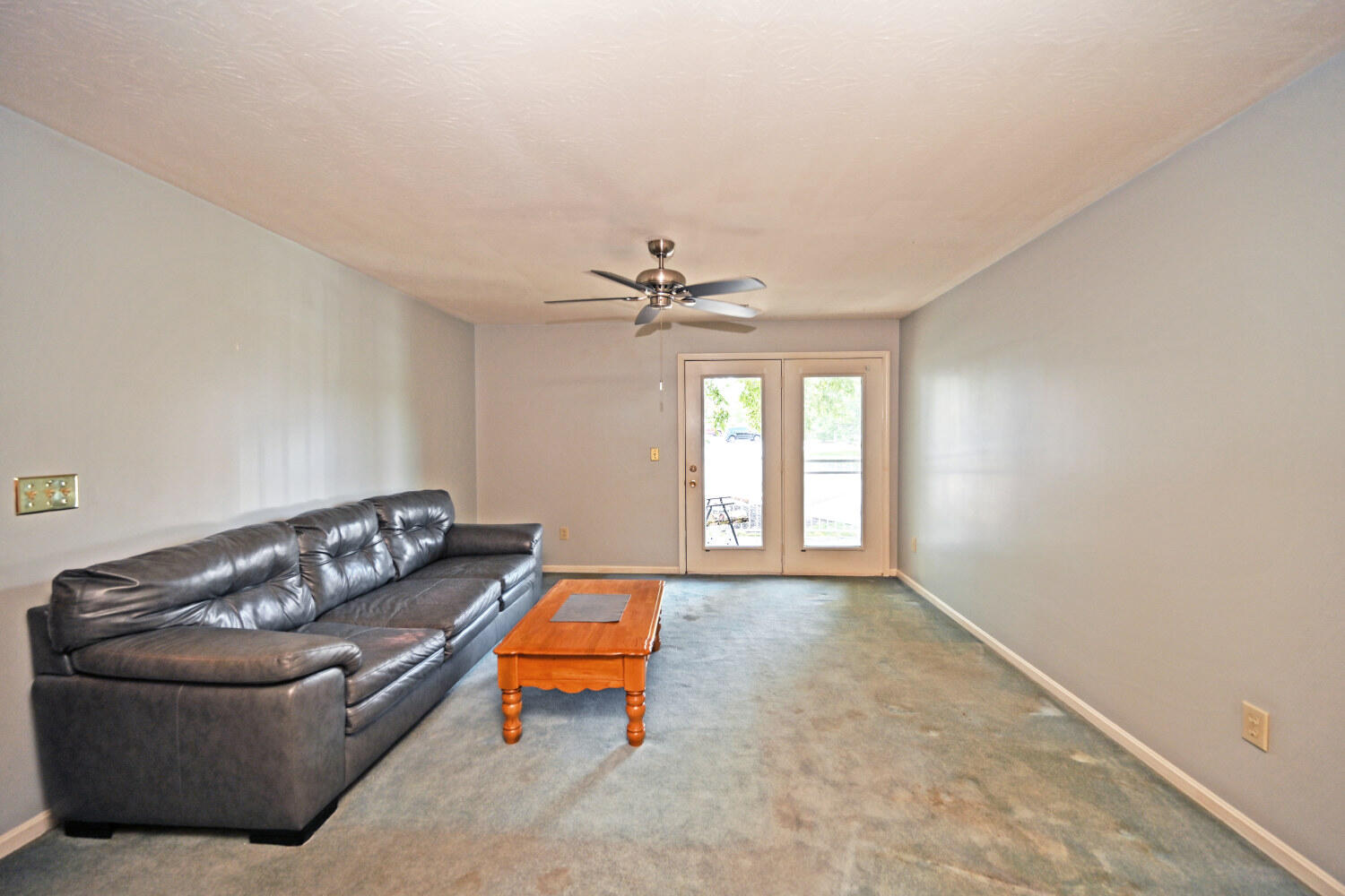 460 Marian Lane, 5