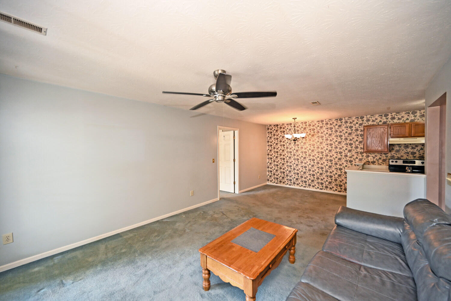 460 Marian Lane, 5