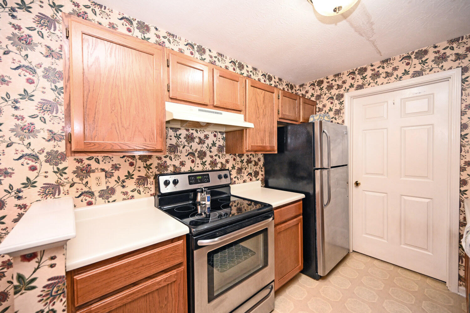 460 Marian Lane, 5