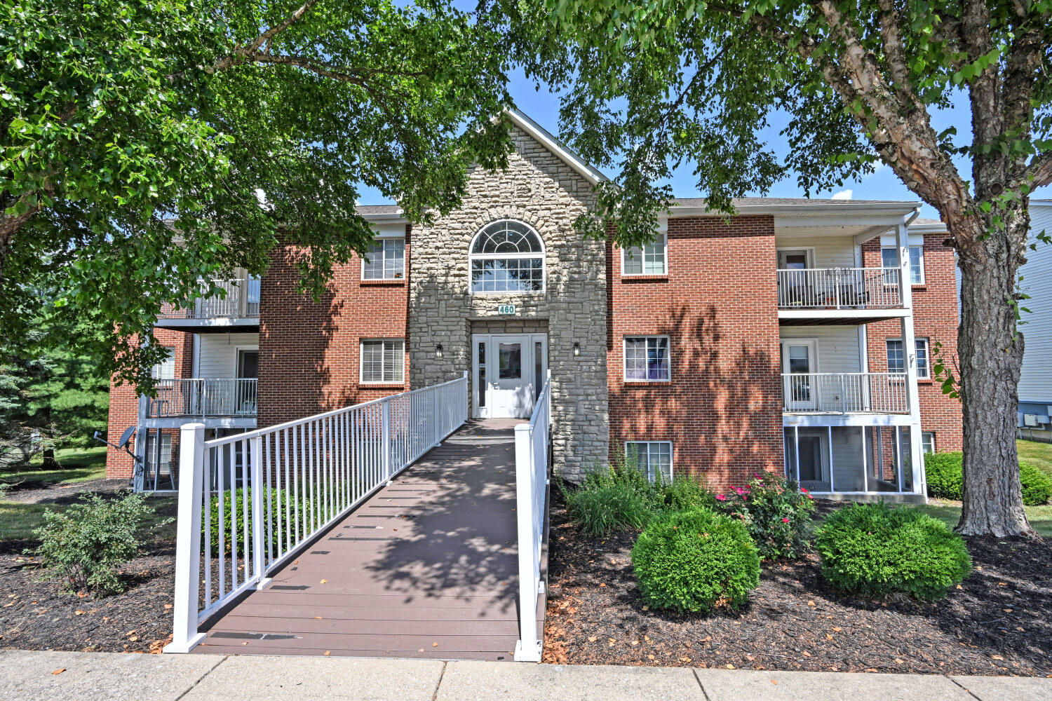 460 Marian Lane, 5
