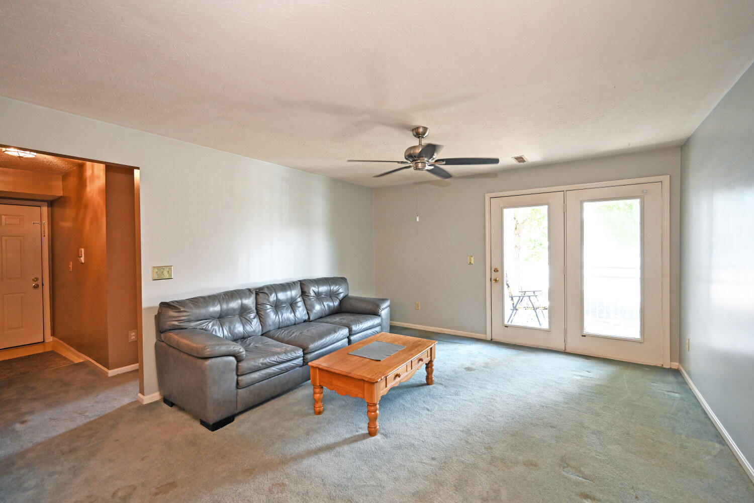 460 Marian Lane, 5