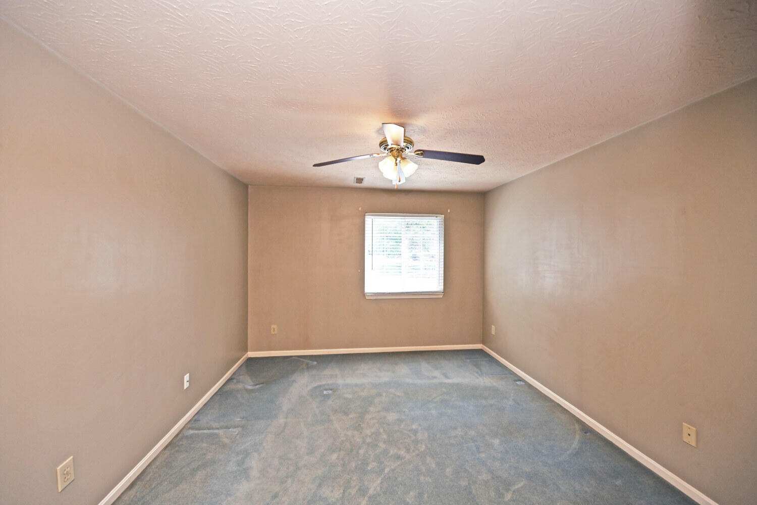 460 Marian Lane, 5