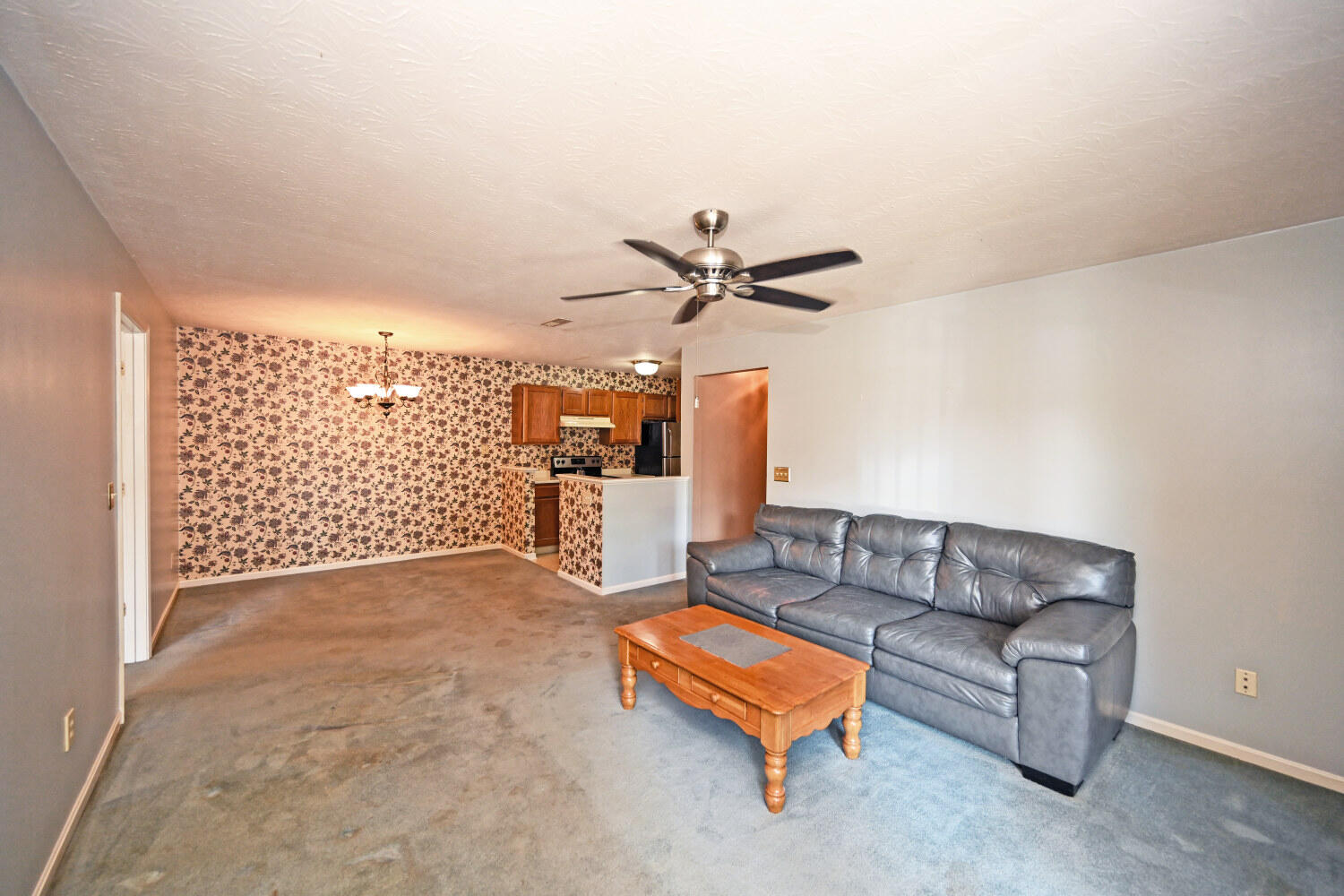 460 Marian Lane, 5