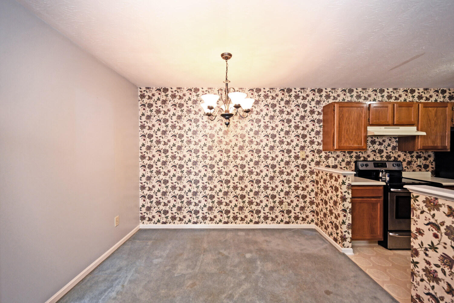 460 Marian Lane, 5