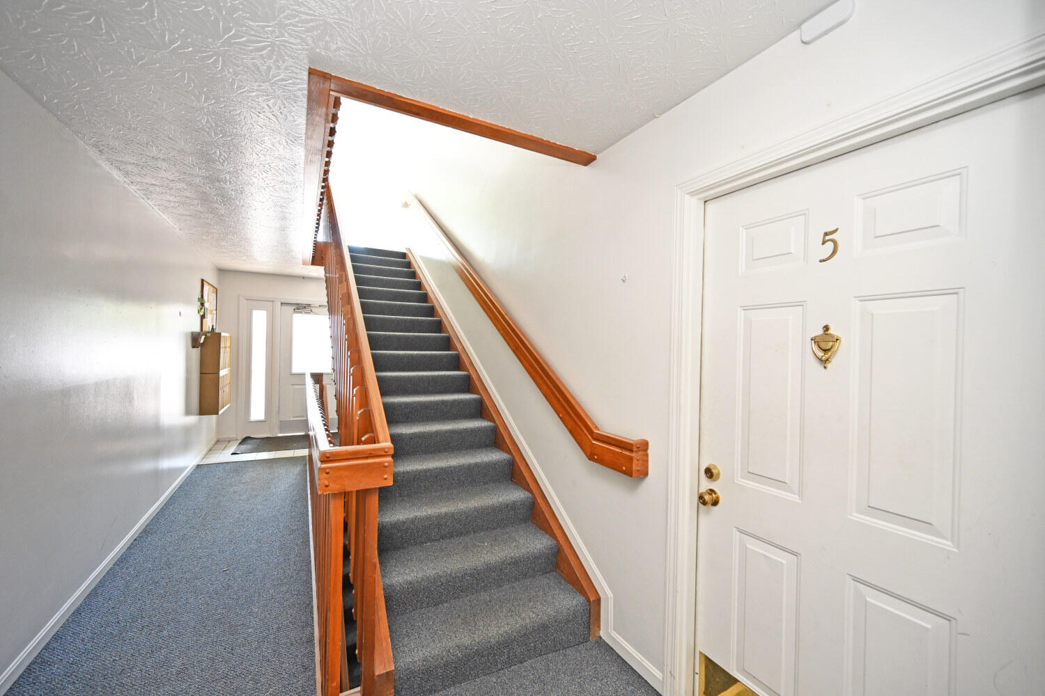460 Marian Lane, 5