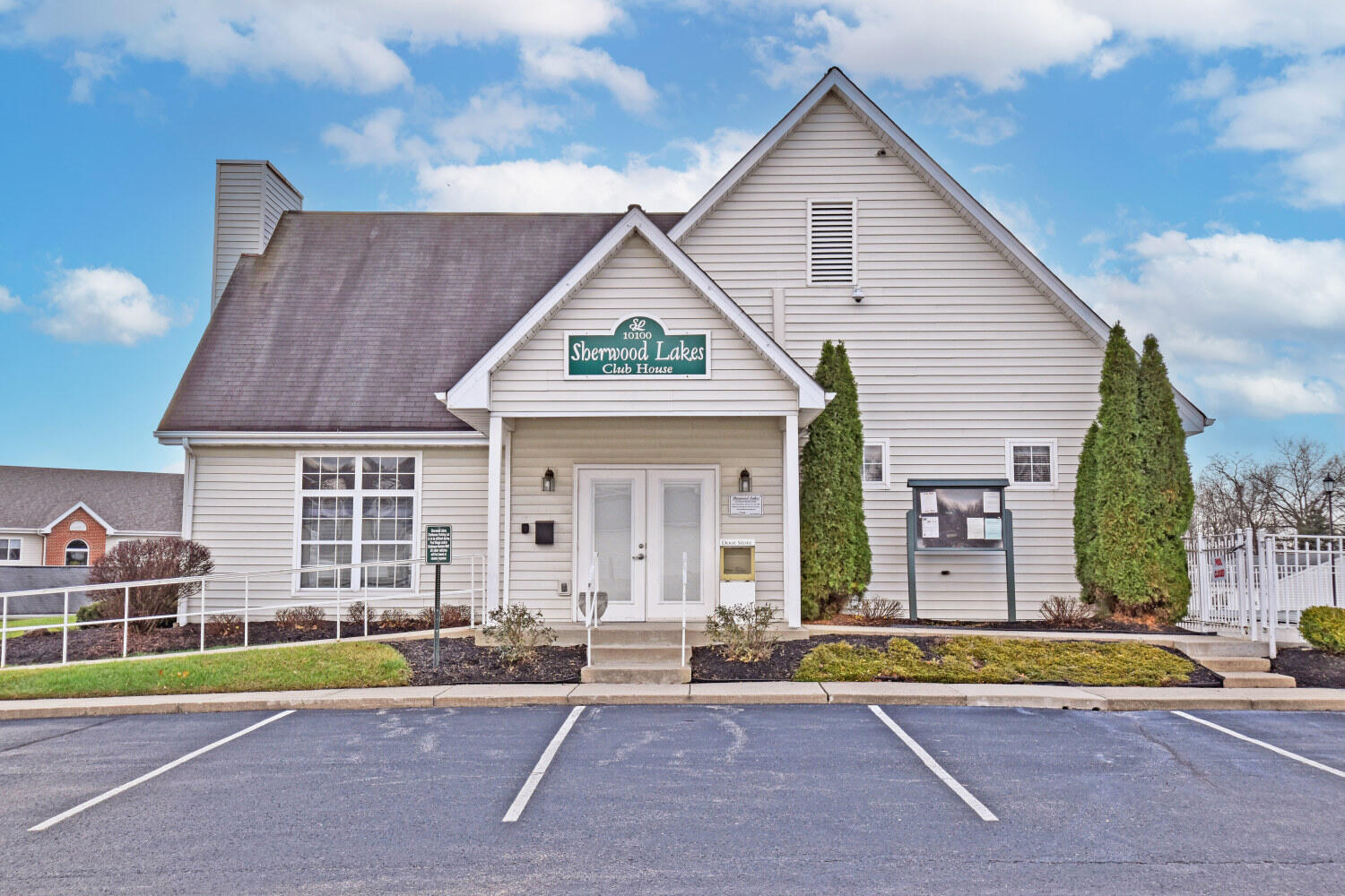460 Marian Lane, 5