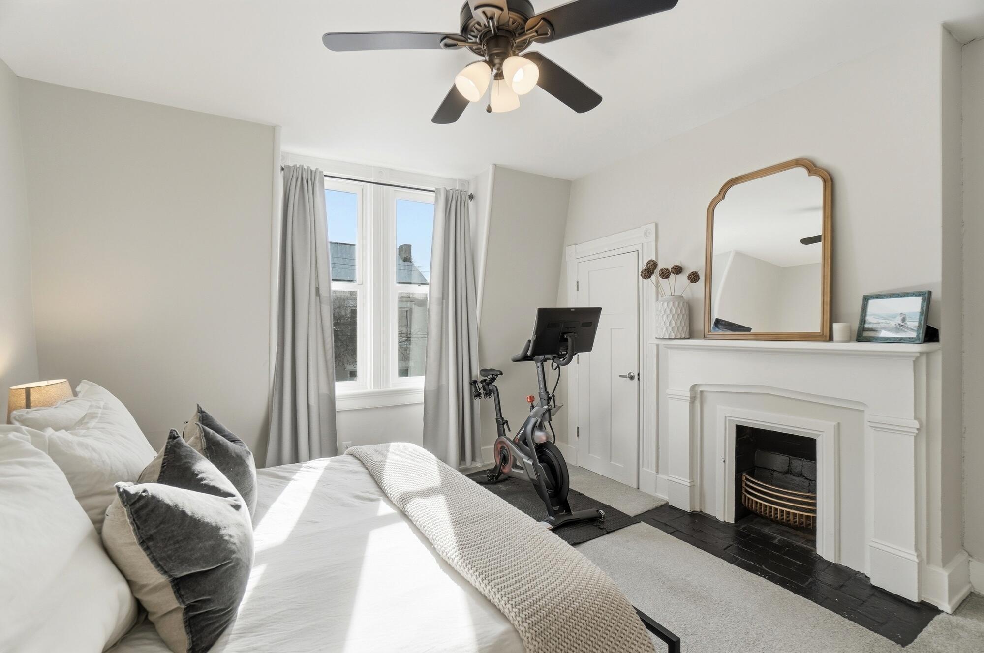 310-312 W 7th Street