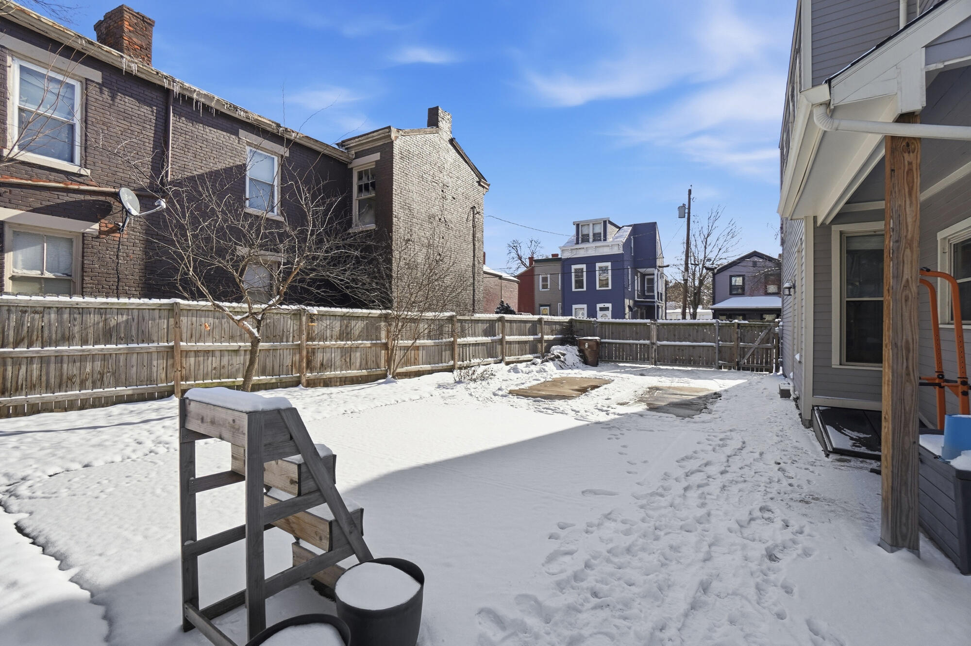 310-312 W 7th Street