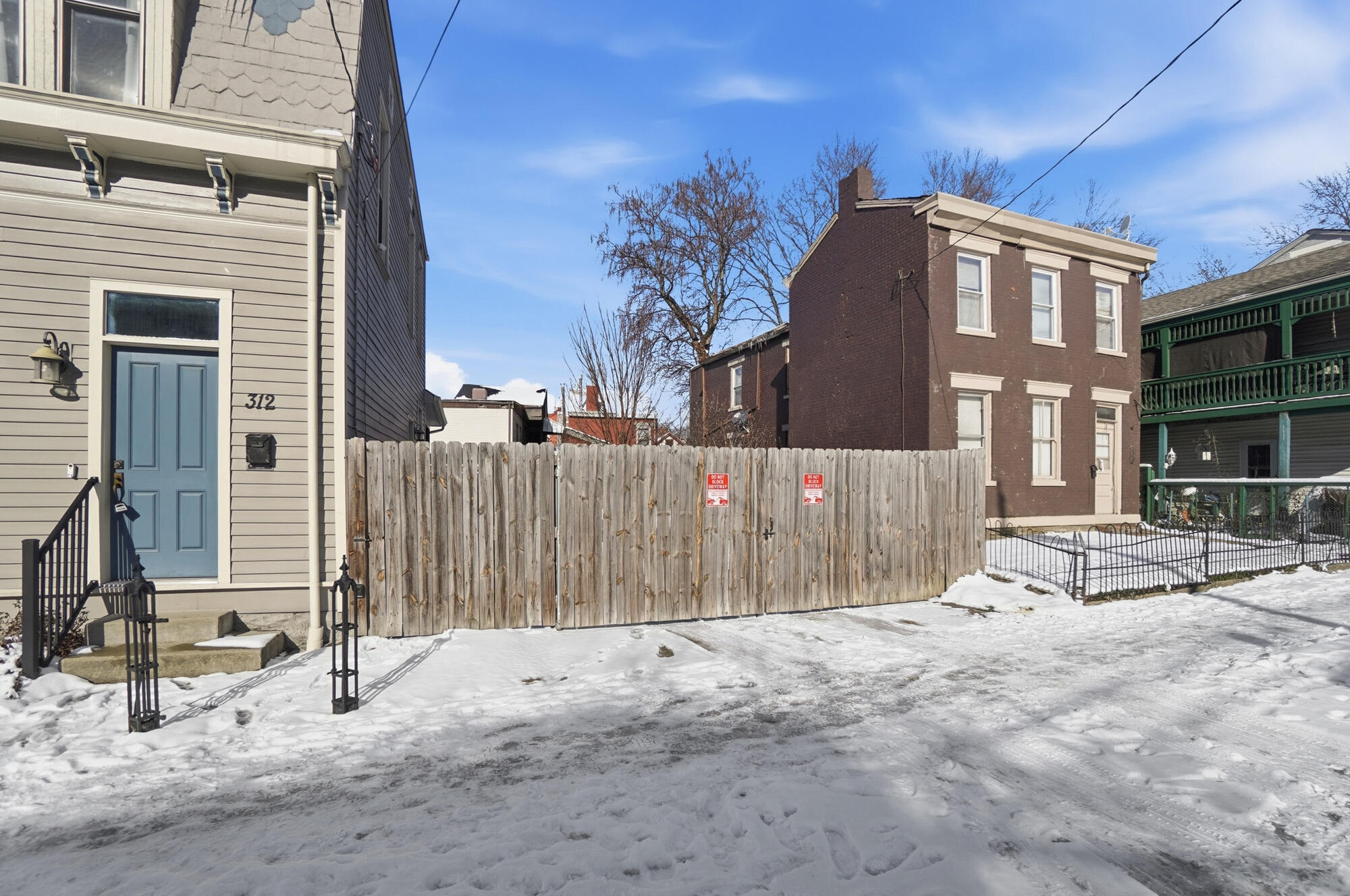 310-312 W 7th Street