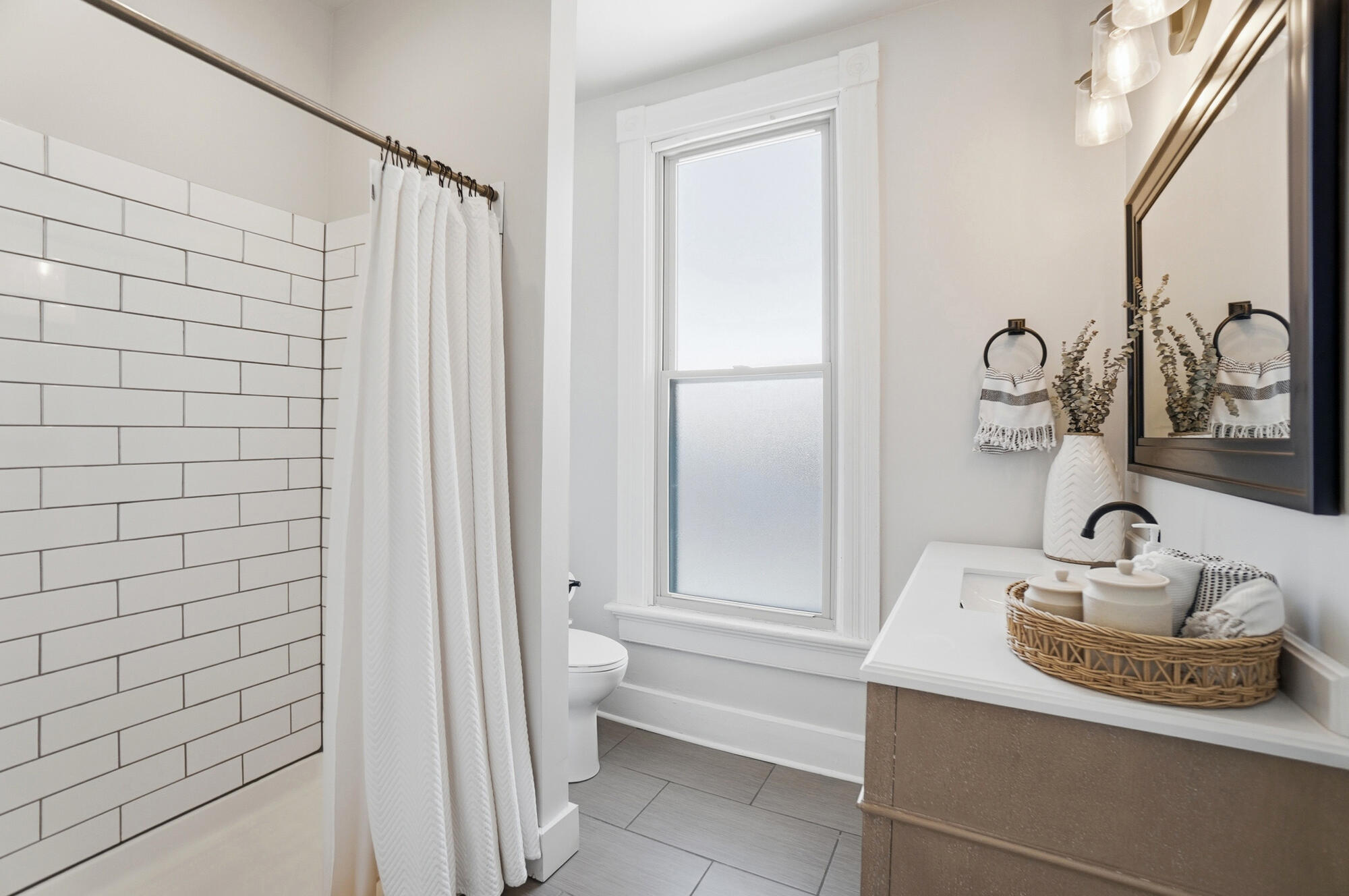 310-312 W 7th Street