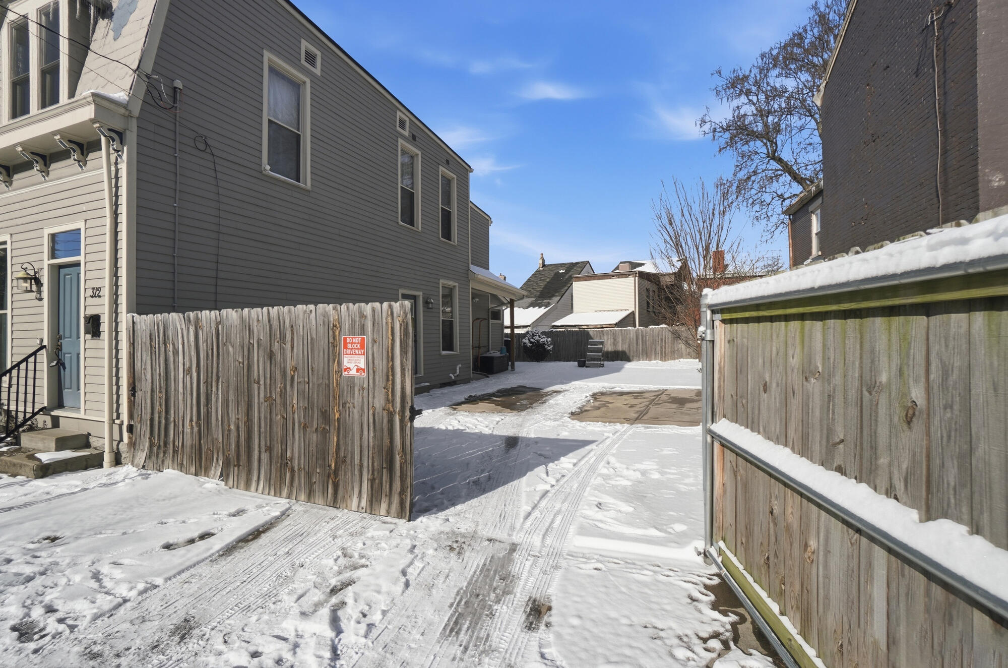 310-312 W 7th Street