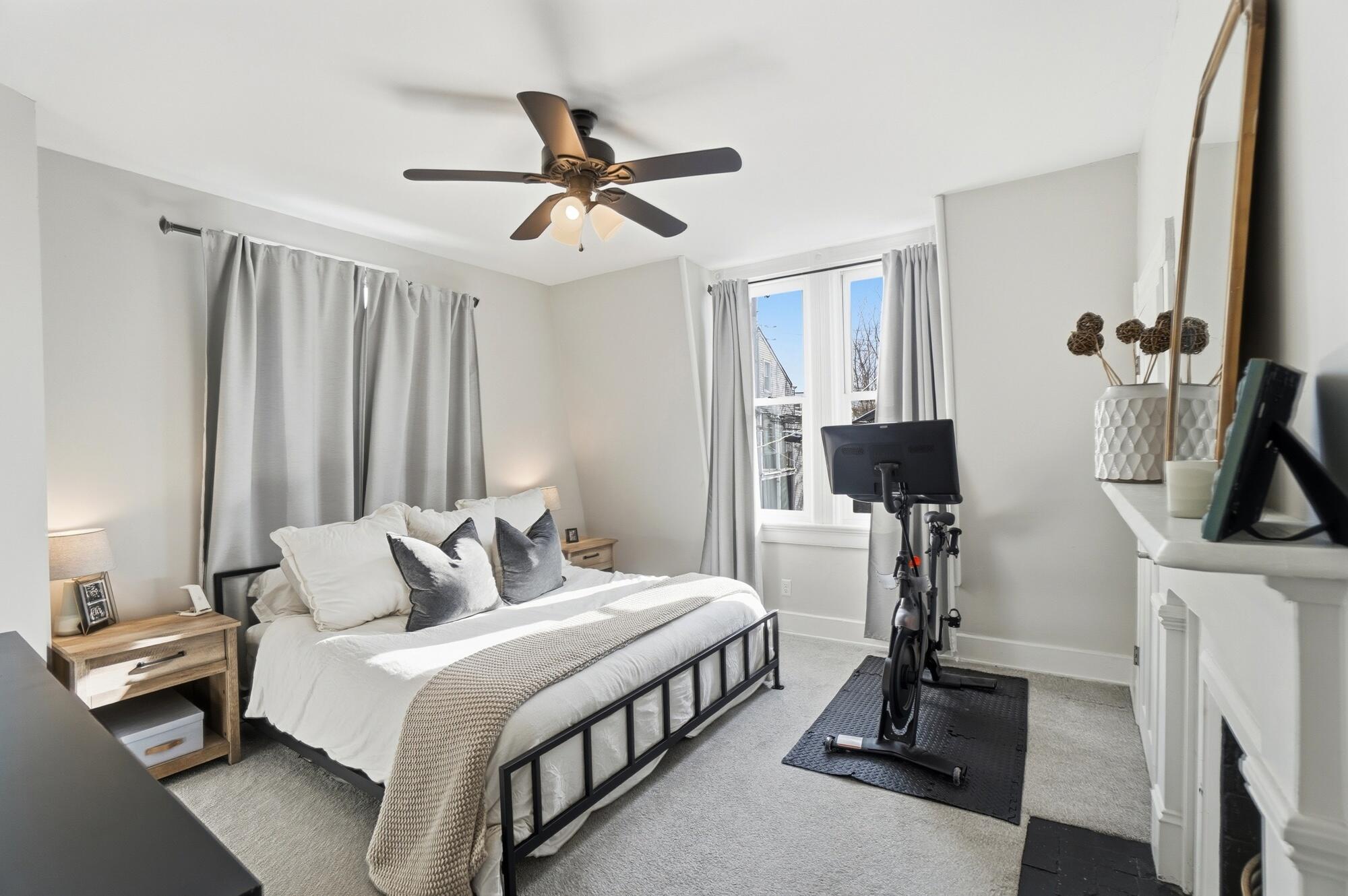 310-312 W 7th Street